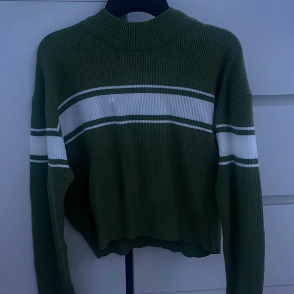Long sleeve cropped sweater